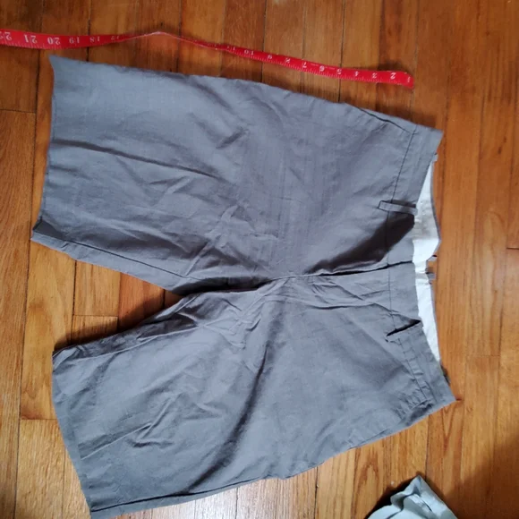 Womens Gray GAP Bermuda Length Shorts Sz 10 100% Cotton - Picture 1 of 3